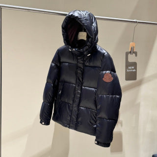 Moncler Maya 70 Special Edition – Piumino Iconico in Nylon Laqué Nero