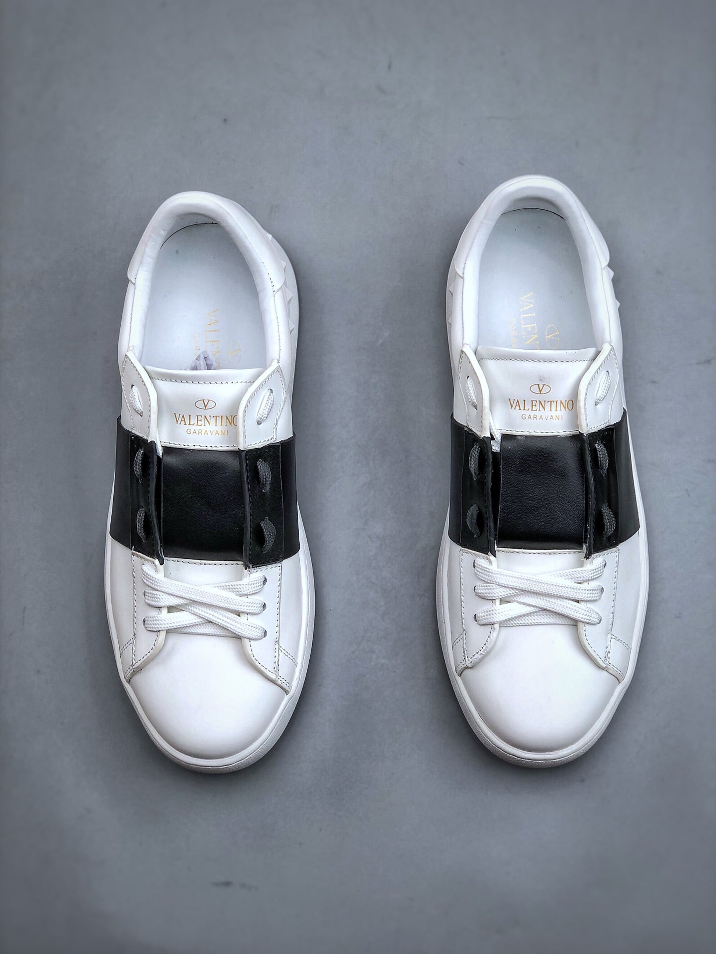 Valentino Garavani Open – Sneakers in Pelle Bianca con Fascia Nera