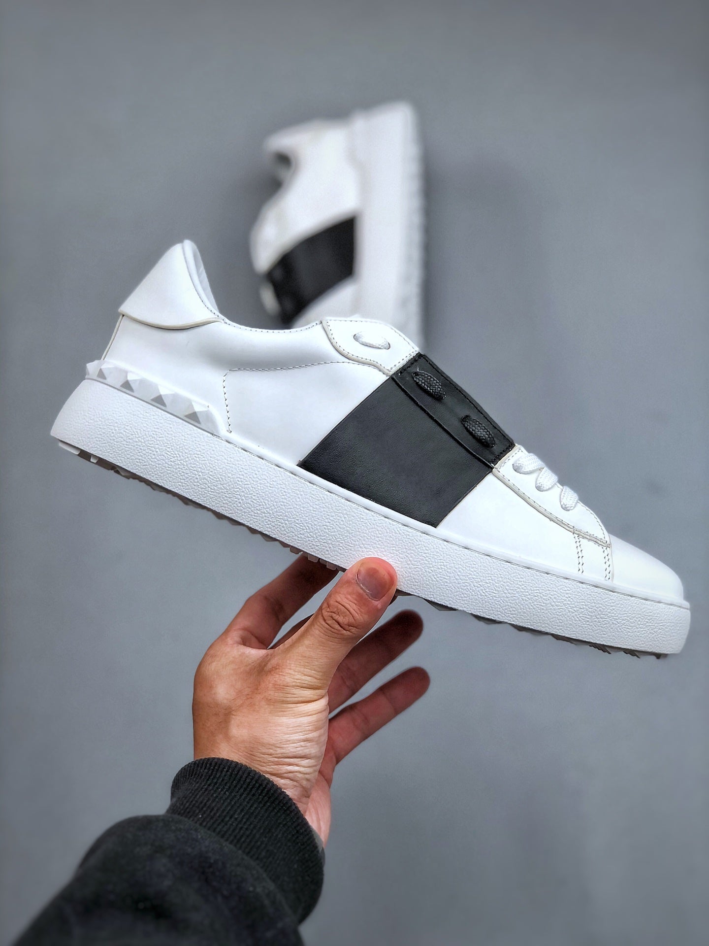 Valentino Garavani Open – Sneakers in Pelle Bianca con Fascia Nera