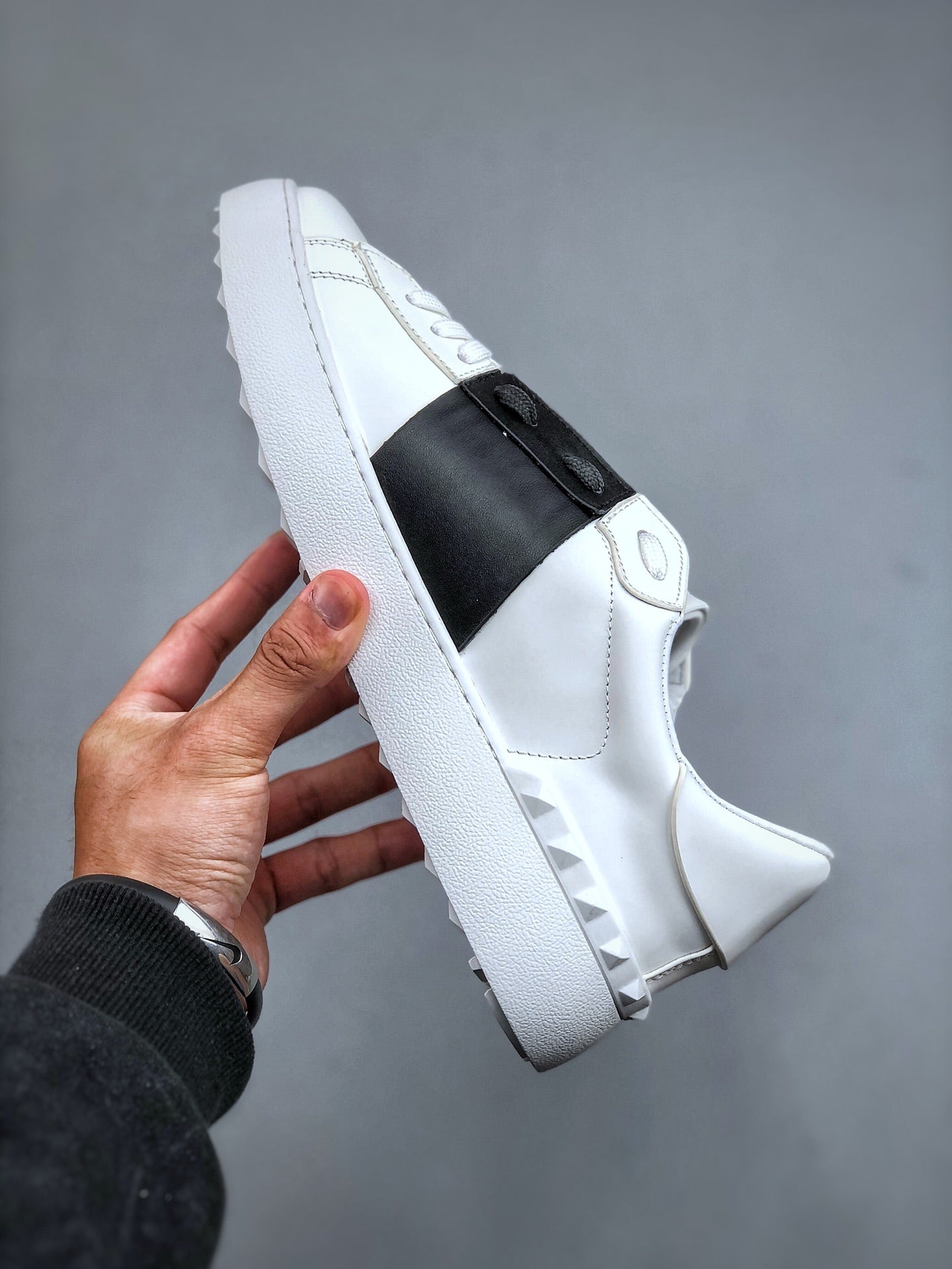 Valentino Garavani Open – Sneakers in Pelle Bianca con Fascia Nera