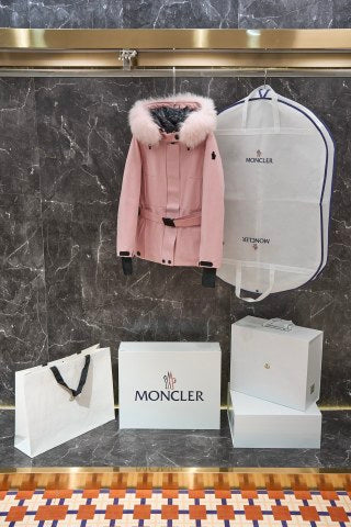 Moncler Grenoble – Parka Tecnico con Cappuccio in Pelliccia e Cintura