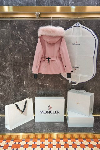Moncler Grenoble – Parka Tecnico con Cappuccio in Pelliccia e Cintura