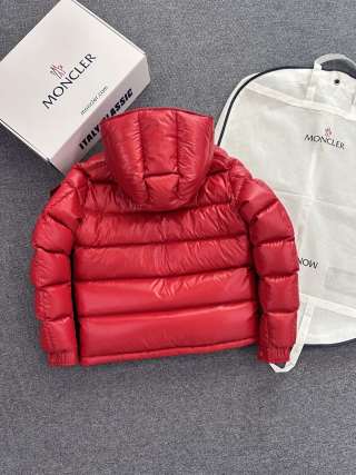 Piumino Moncler Maya – Giacca Imbottita in Nylon Laqué Rosso