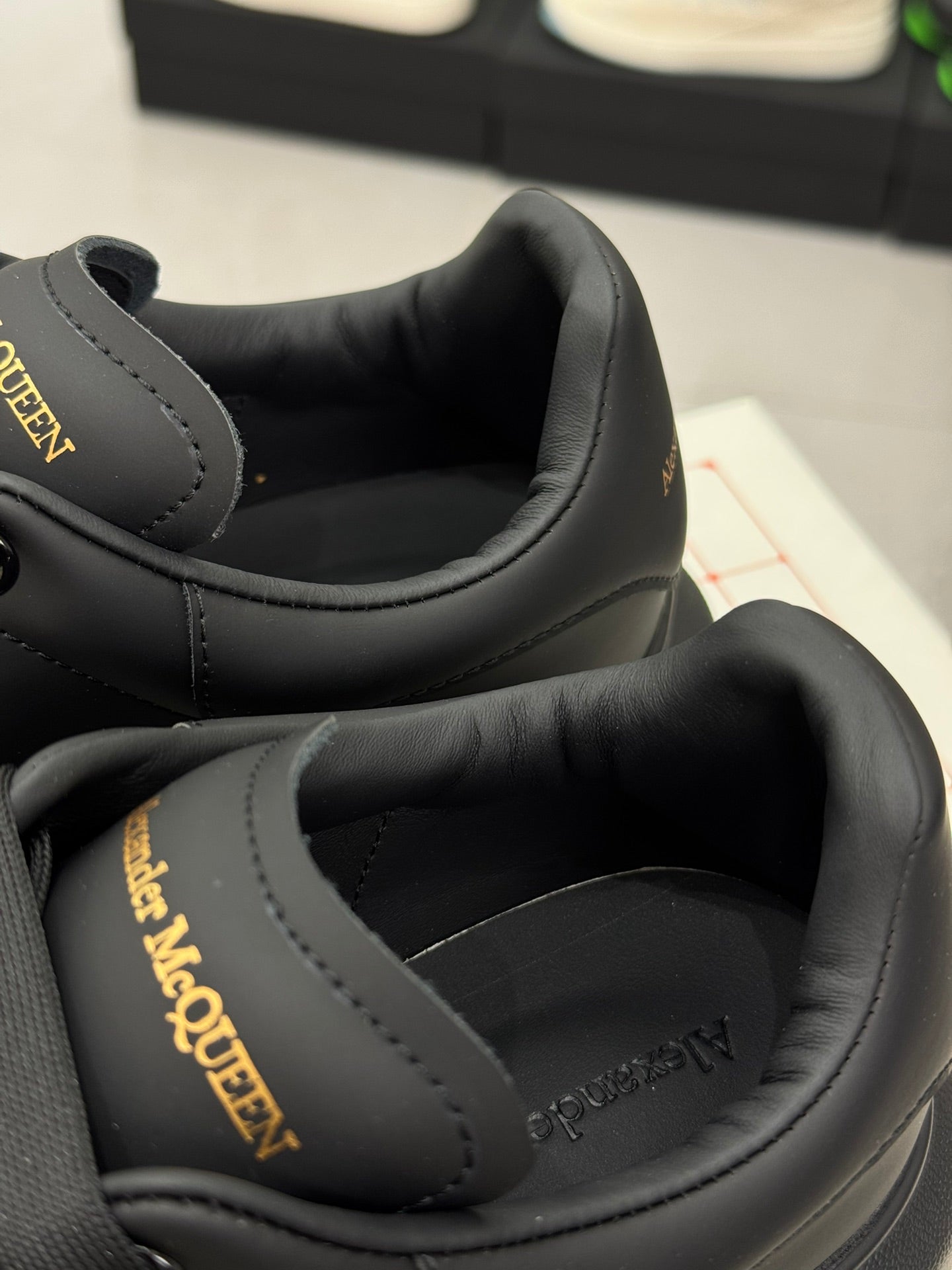 Alexander McQueen Oversized – Sneakers in Pelle Total Black