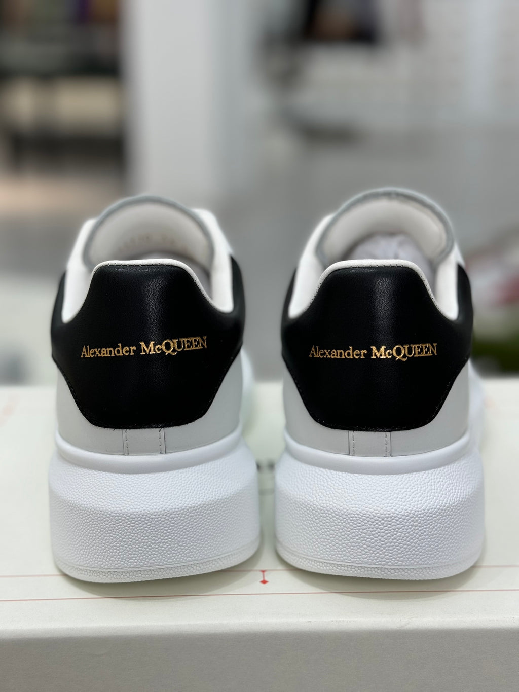 Alexander McQueen Oversized – Sneakers in Pelle Bianca e Suede Nero