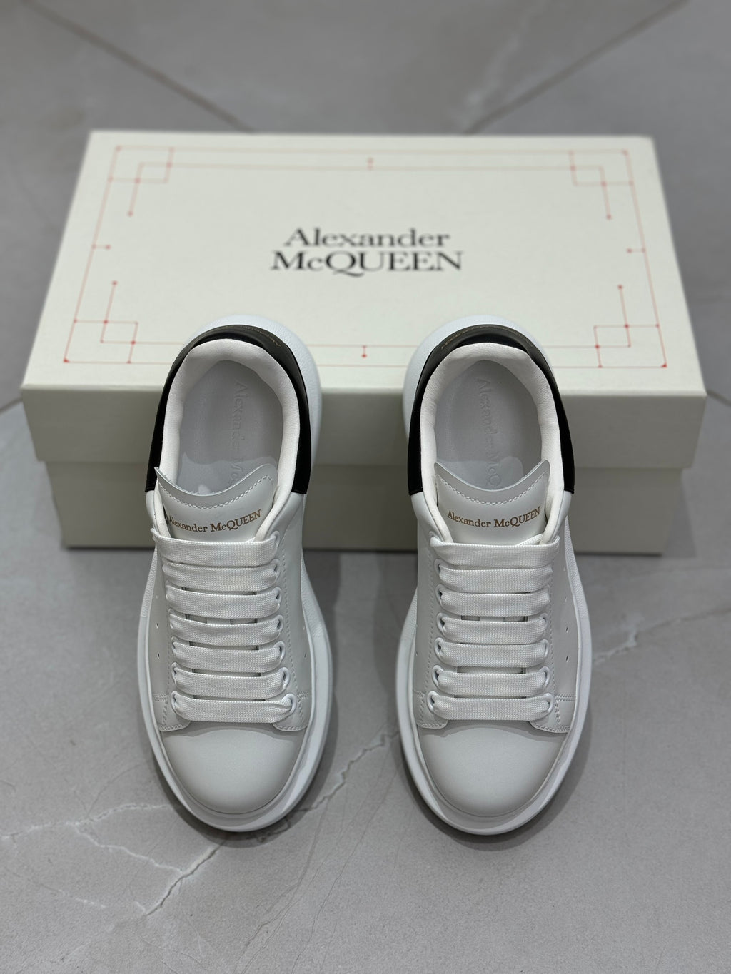 Alexander McQueen Oversized – Sneakers in Pelle Bianca e Suede Nero