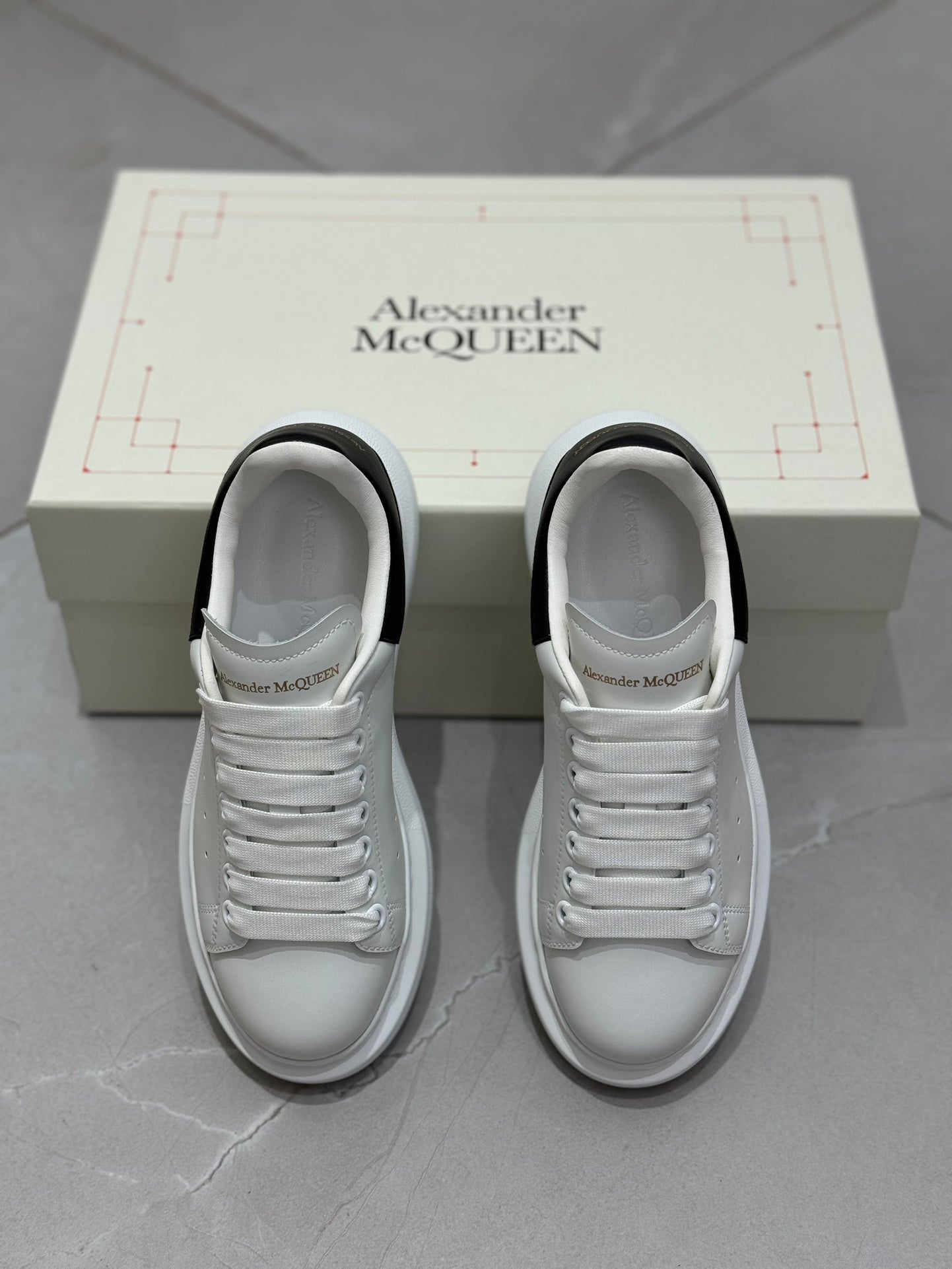 Alexander McQueen Oversized – Sneakers in Pelle Bianca e Suede Nero